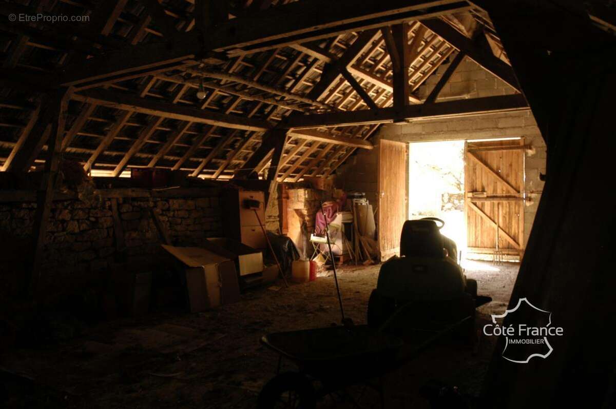 Authentique maison en pierre avec dépendances, puits, citern - photo 19