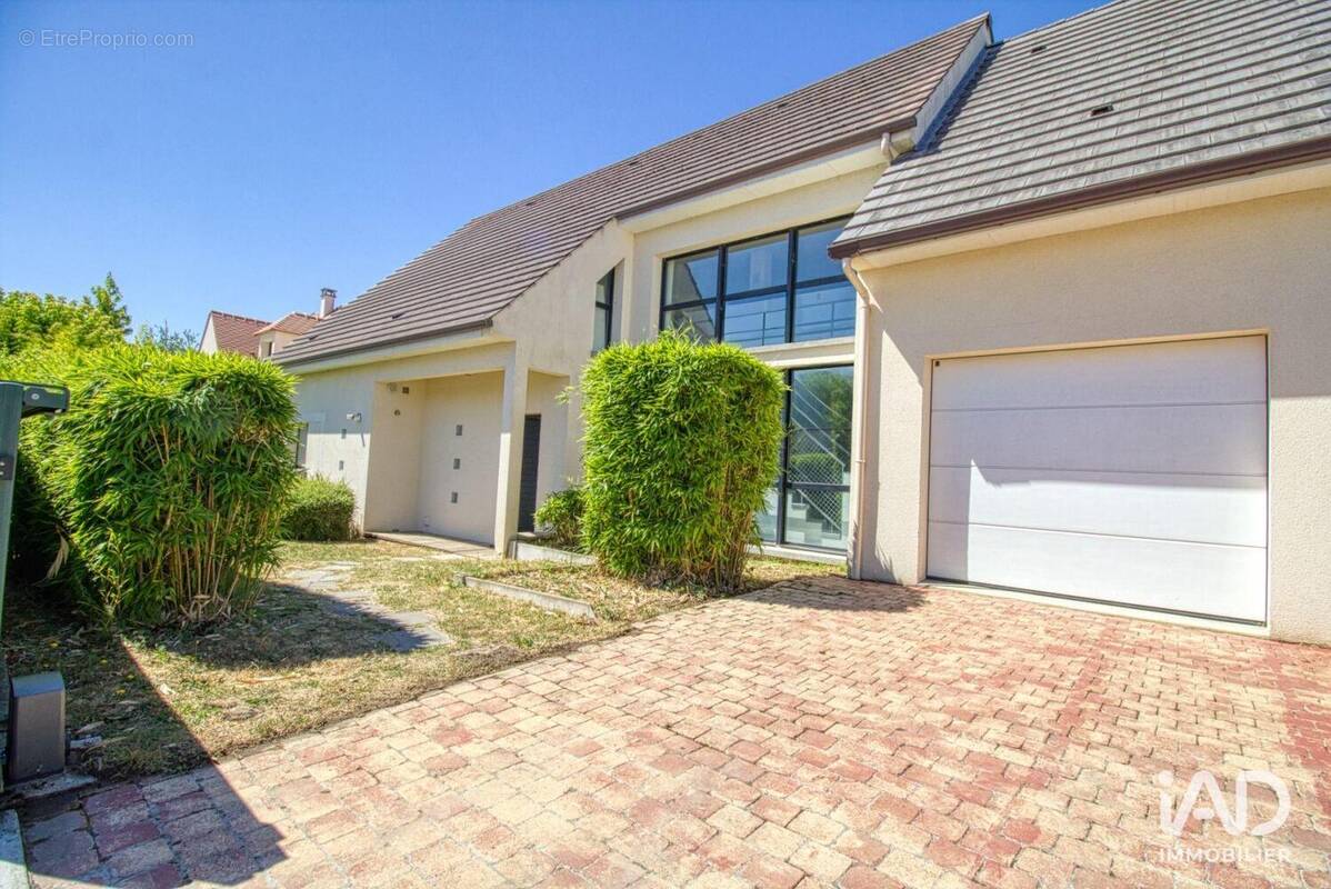 Photo 1 - Maison à BUSSY-SAINT-GEORGES