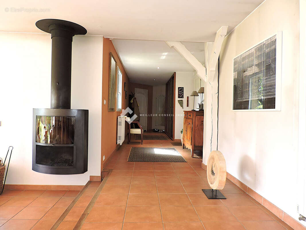 Maison 303 m² à Gouvernes  - photo 4