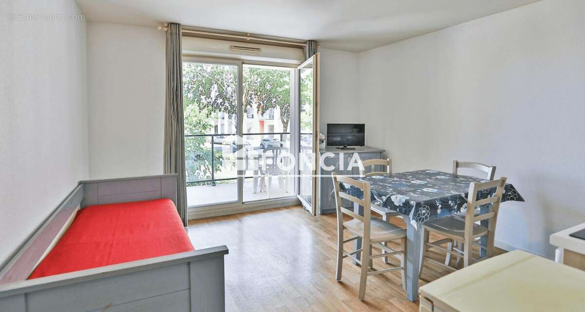 Appartement T2 avec balcon, piscine et parking privatif - photo 3