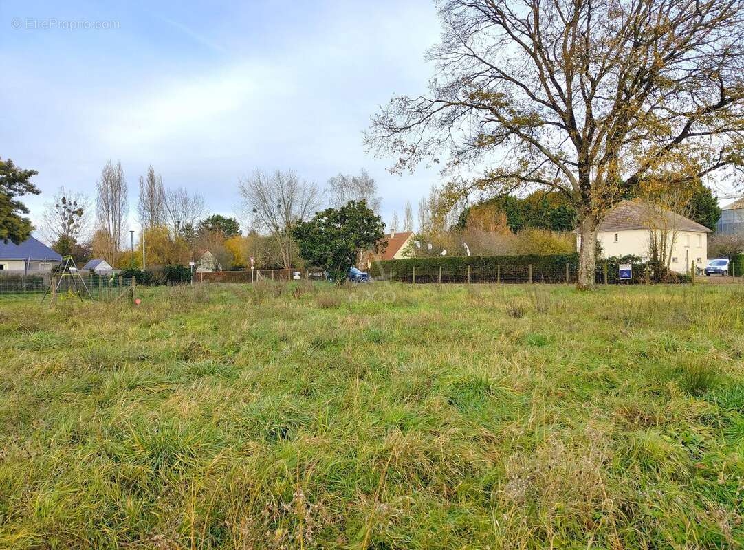 Terrain a construire de 1203 m² - photo 2