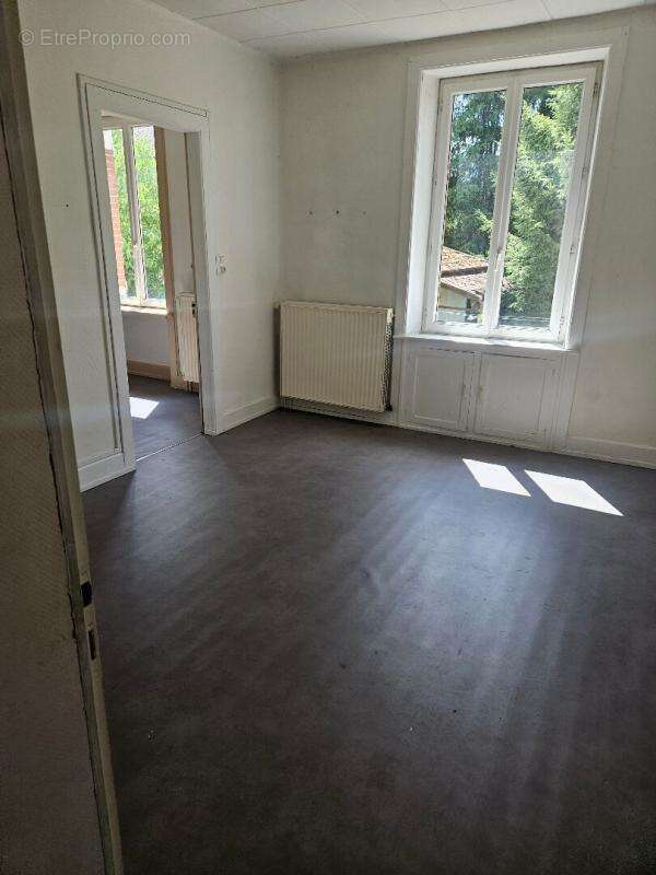Appartement à GRANGES-SUR-VOLOGNE