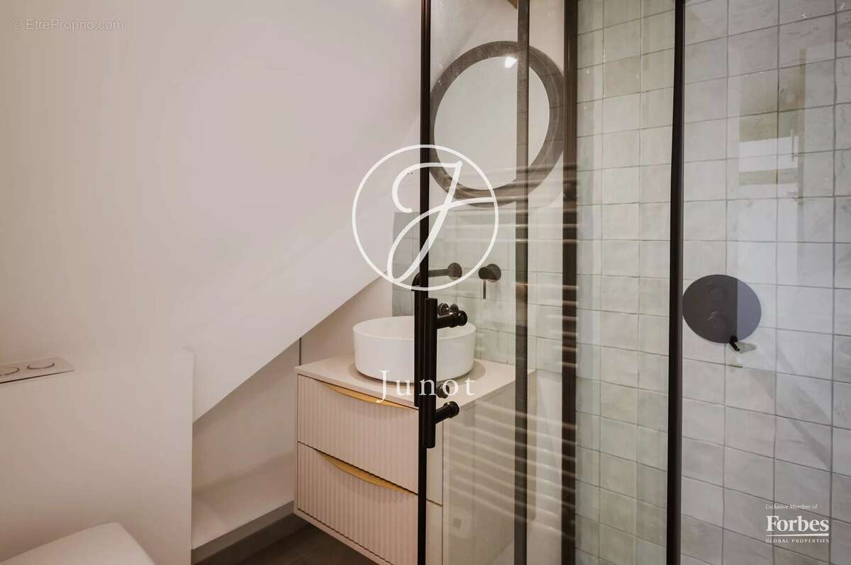Paris 6e - BEAUX ARTS / SAINT-GERMAIN DES PRÉS - Studio - 13,03m² Carrez - 17,10m² au sol - Dernier étage - photo 7