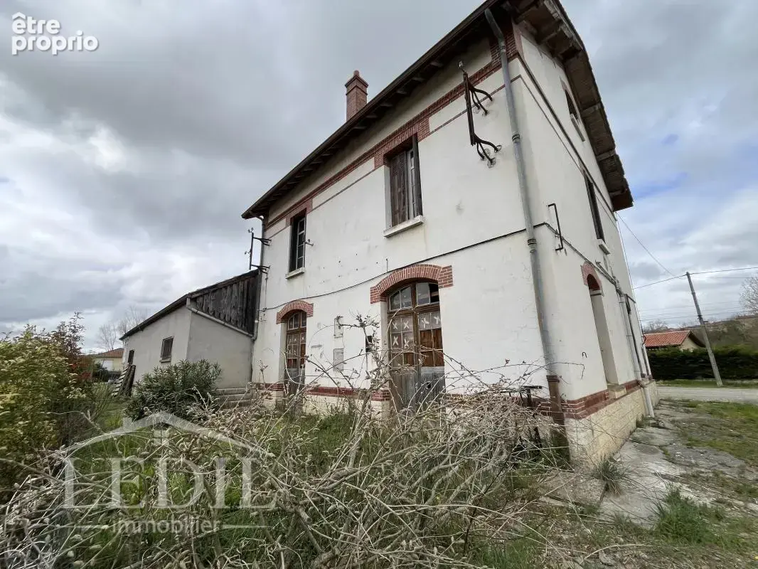 Ancienne gare à restaurer avec extérieur - photo 3