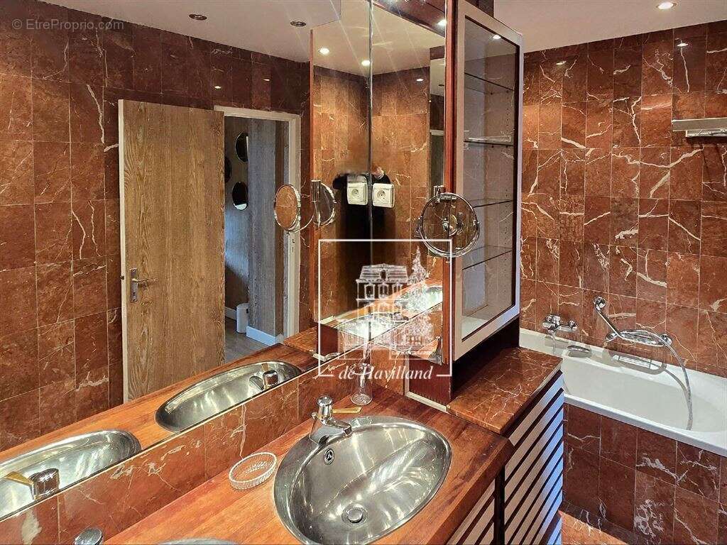 Appartement à NEUILLY-SUR-SEINE