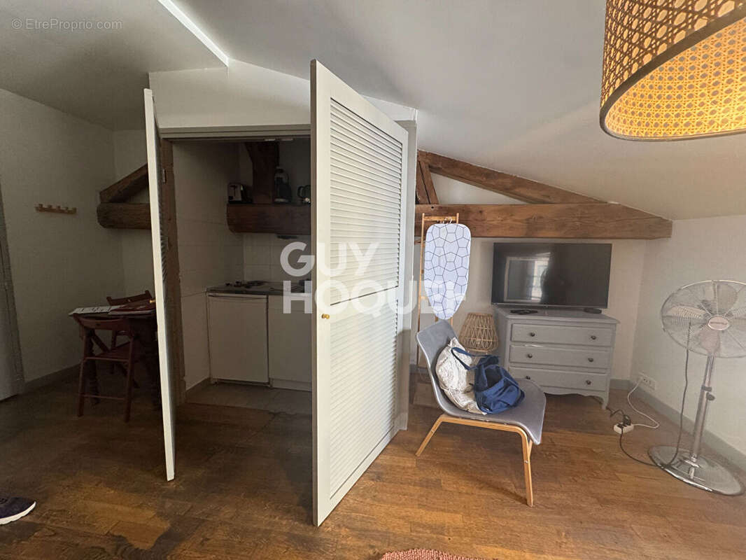 studio dernier étage ascenseur , de 24 m2 au sol -cave -grenier- possible Airbnb - photo 6