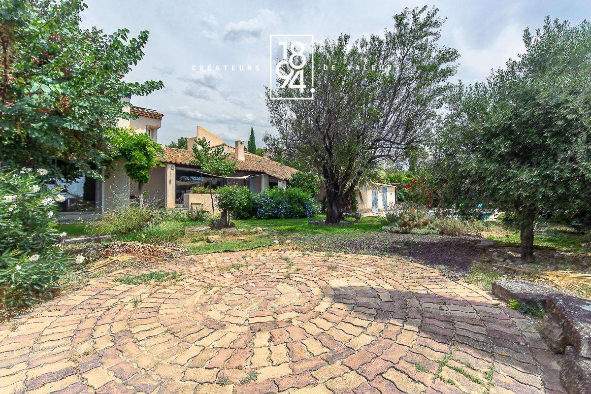 Maison 7 pièces à vendre La Fare les Oliviers (13580)  167m2  Jardin  Piscine - photo 15