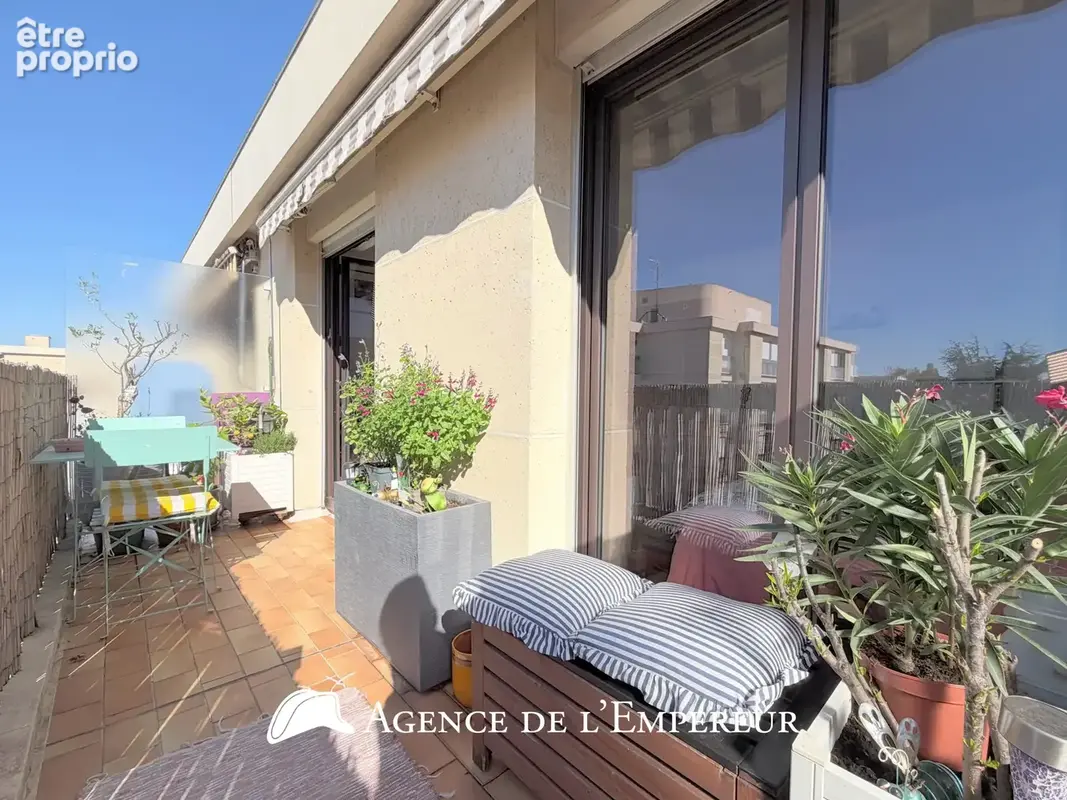 STUDIO (T1), 29,33 m2, dernier étage balcon, cave et parking. DPE D - photo 3