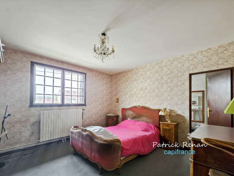Maison à LES CLAYES-SOUS-BOIS