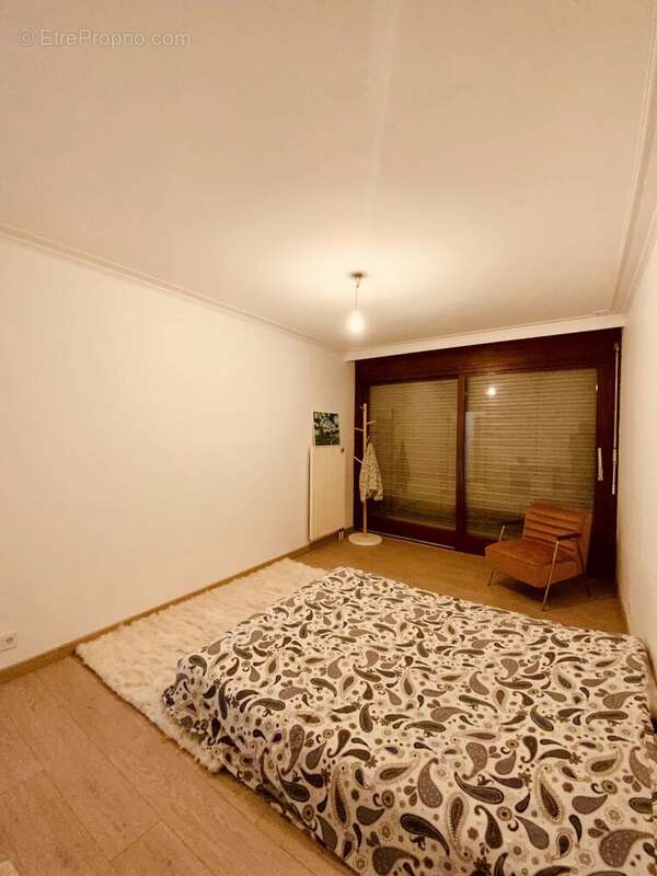 Grand T4/T5 traversant de 110m² - photo 8