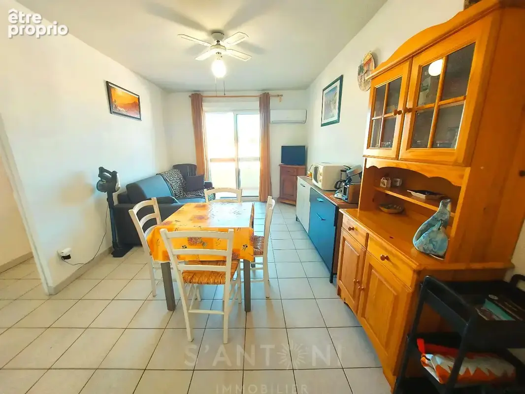 T2, climatisation, terrasse, parking, piscine, proche plage - photo 2