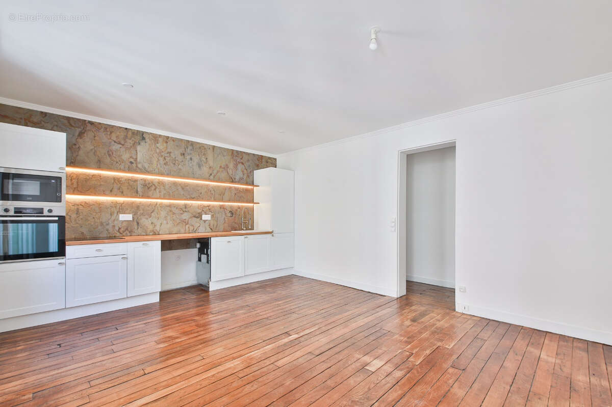 Appartement à PARIS-18E