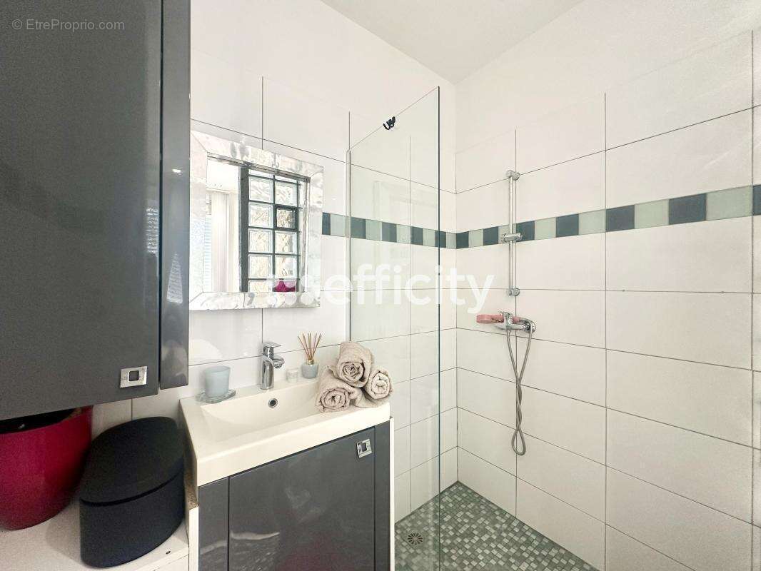 Maison 90 m² à Saint-Victoret  - photo 15