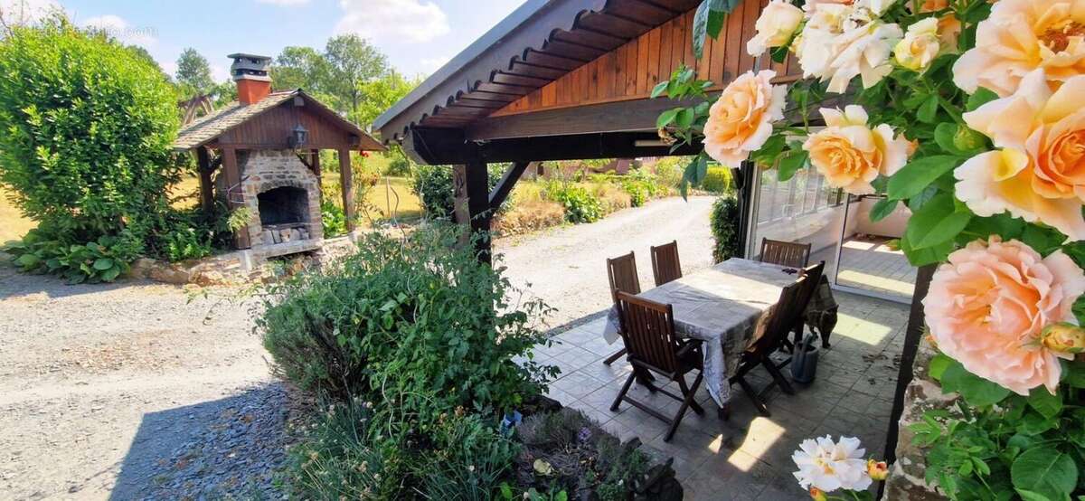  Coup de cœur à la campagne – Belle maison familiale 6 pièces de 140 m² avec véranda chauffée, dépendances, garages et jardin - photo 11