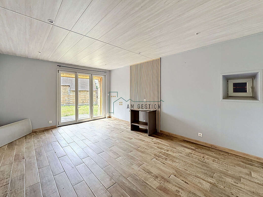 Maison rénovée - secteur calme - photo 7