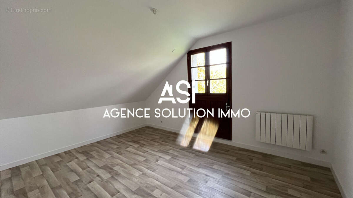 Maison à CRENNES-SUR-FRAUBEE