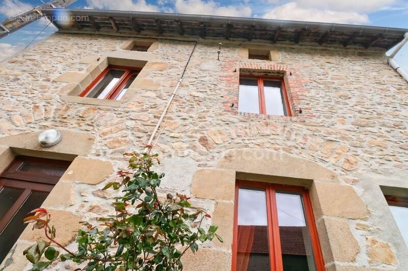Maison à SAINT-HILAIRE-LA-TREILLE