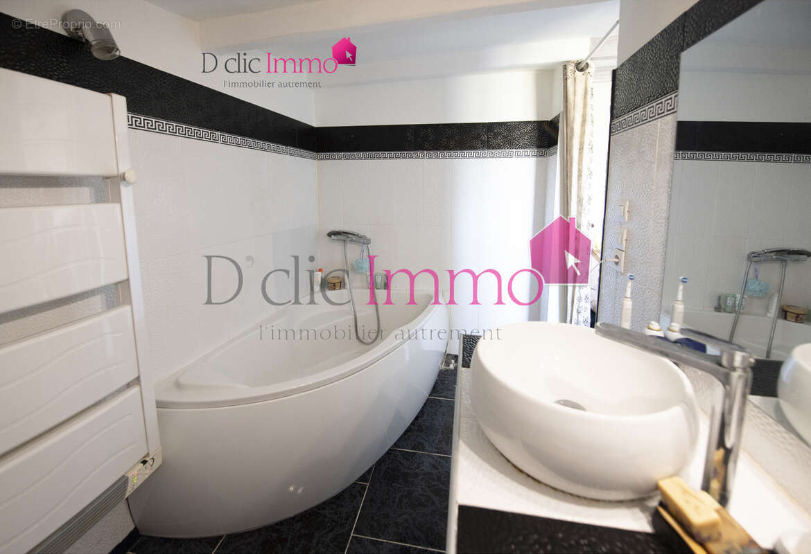SOULLANS - Charmante Maison de 124 m2 en campagne dans les Marais - 4266m2 - photo 6