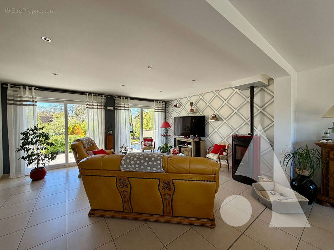 Maison à MONTIGNY-LES-MONTS