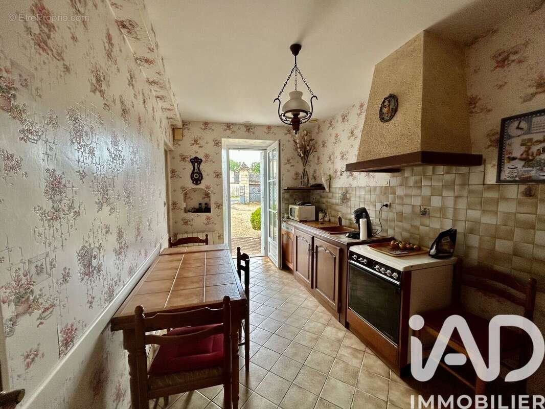Maison 90 m² à Brain-Sur-Allonnes  - photo 4