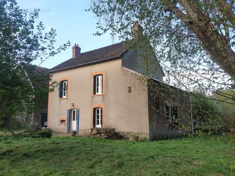 Maison à LA CELLE-DUNOISE