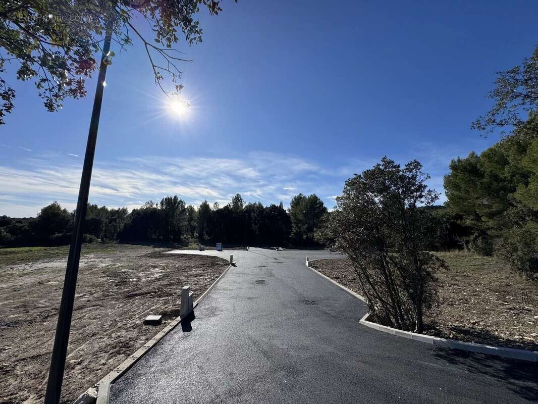 Terrain à SAINT-BAUZILLE-DE-MONTMEL