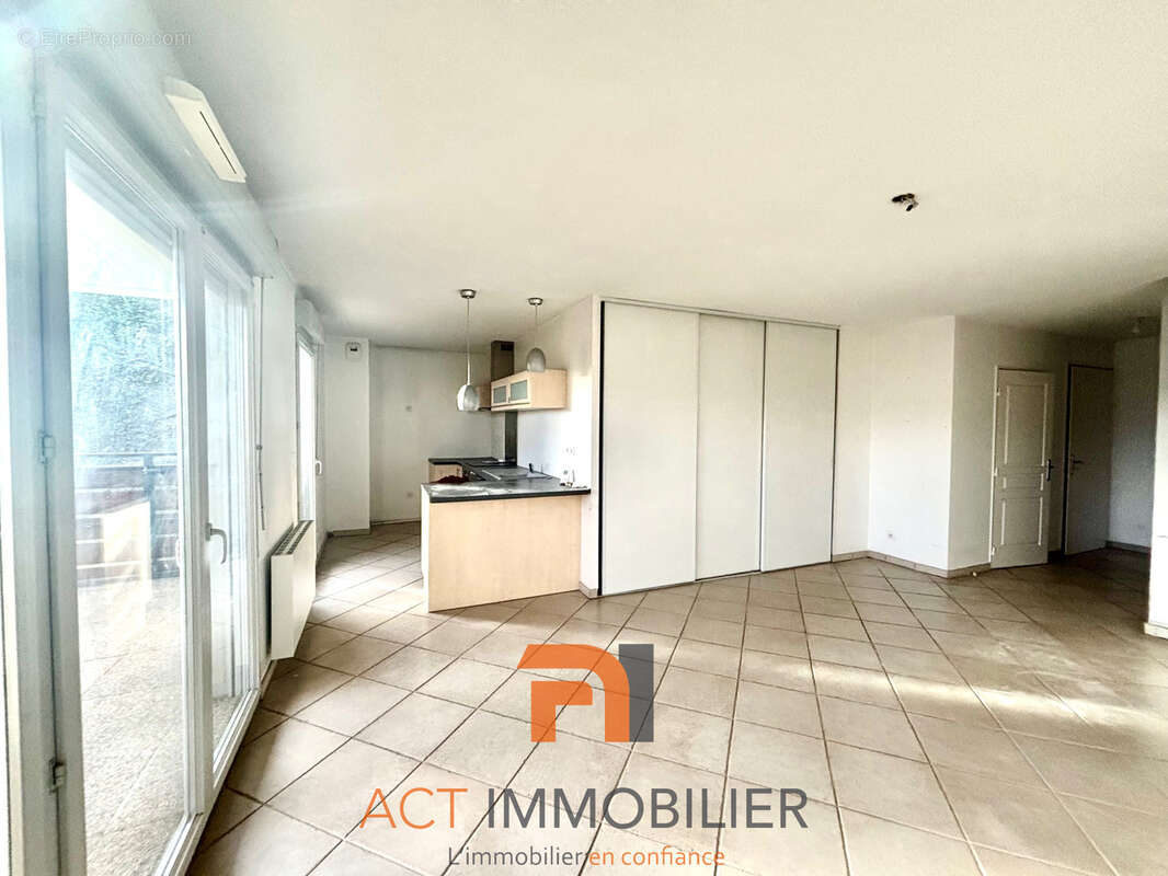 Appartement à L'ARBRESLE