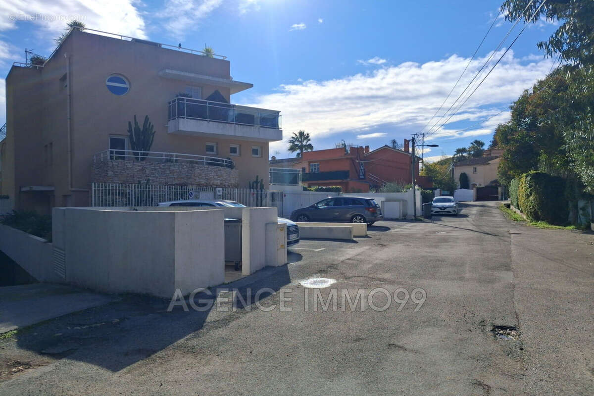 Parking à MANDELIEU-LA-NAPOULE