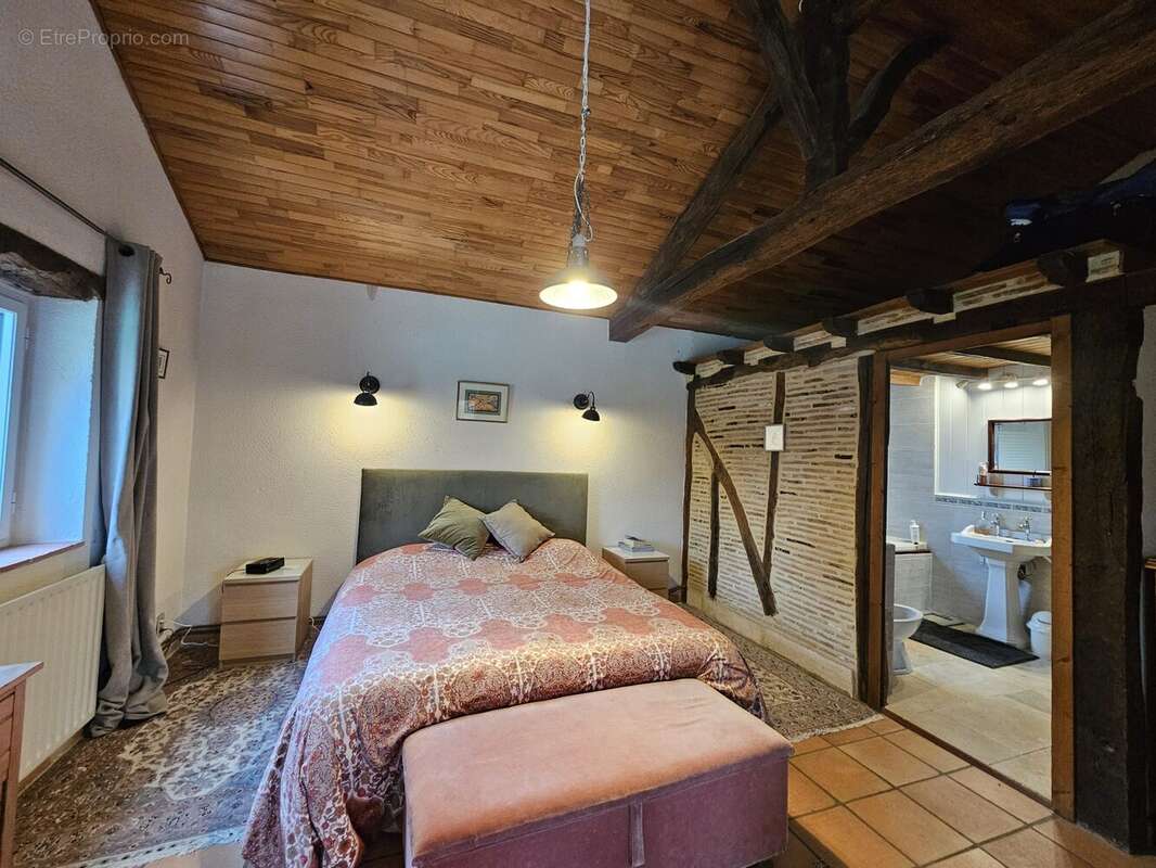 Maison à COURS-DE-PILE