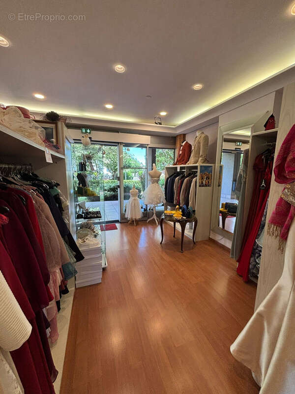 Commerce à DIVONNE-LES-BAINS