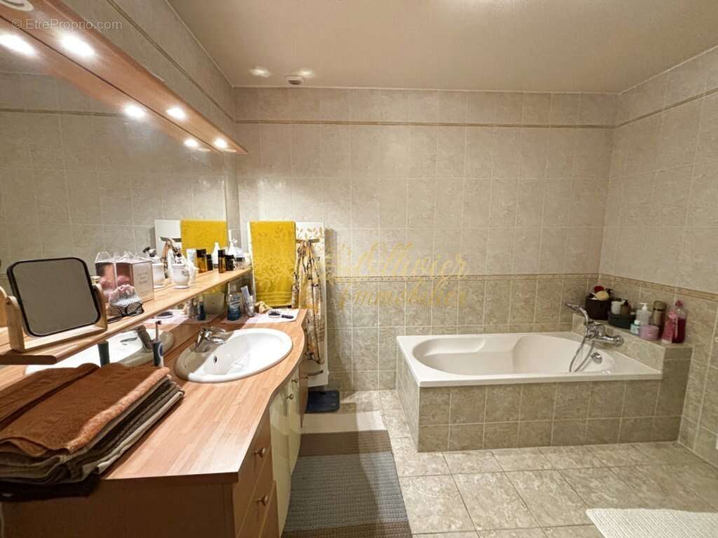 Maison à LA QUEUE-EN-BRIE