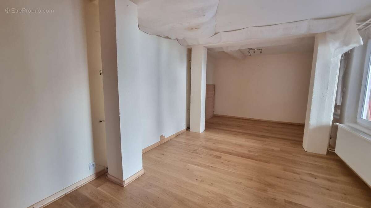 Commerce à FONTAINES-SUR-SAONE