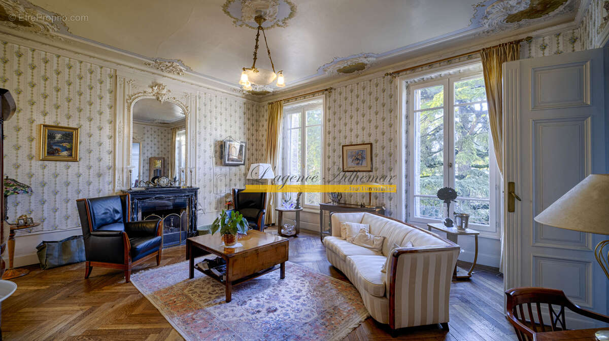 Maison à MONTELIMAR