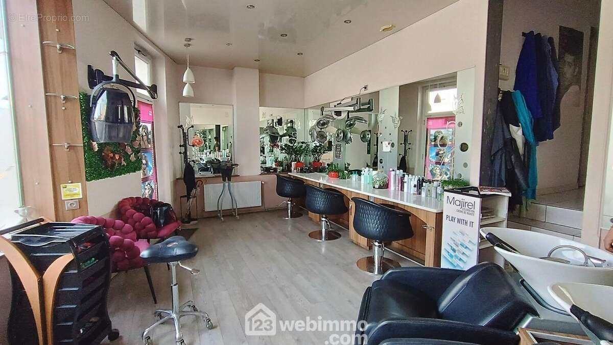 Salon de coiffure - Appartement à VERDUN