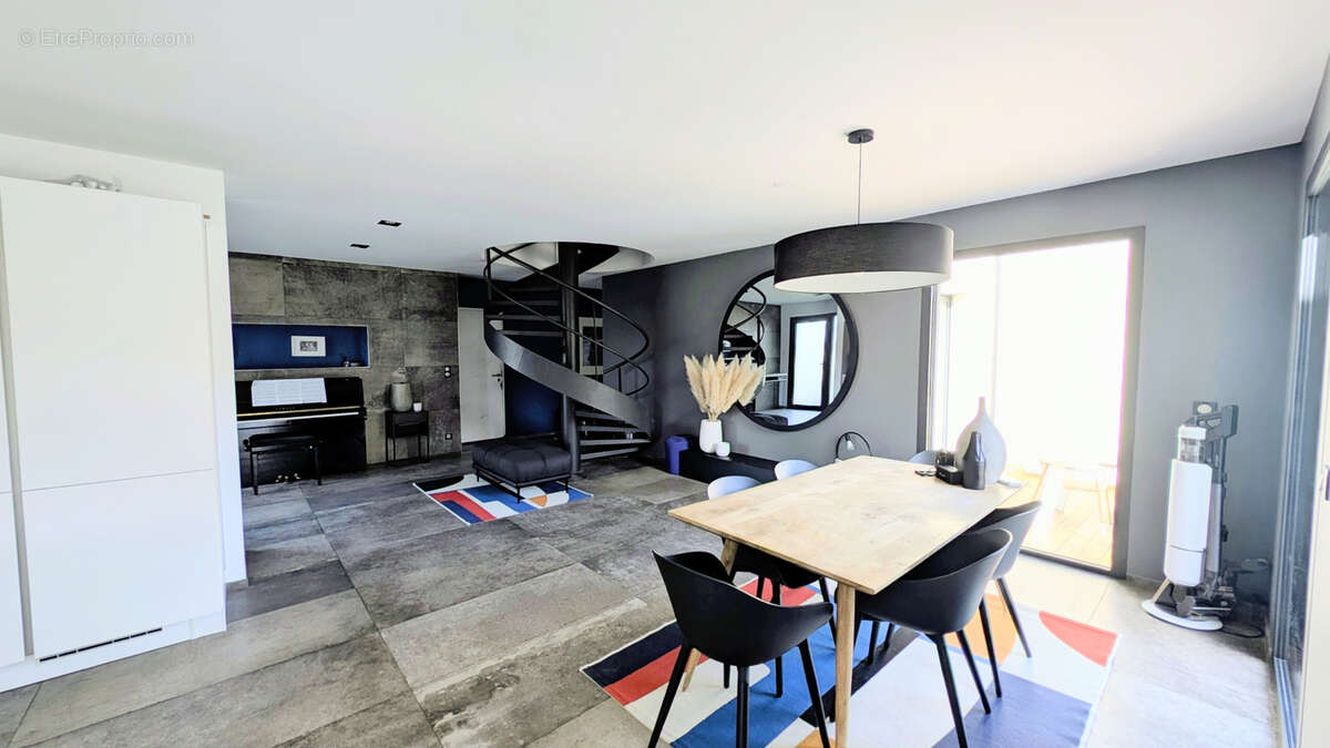 Maison à SAINT-GENIS-DES-FONTAINES