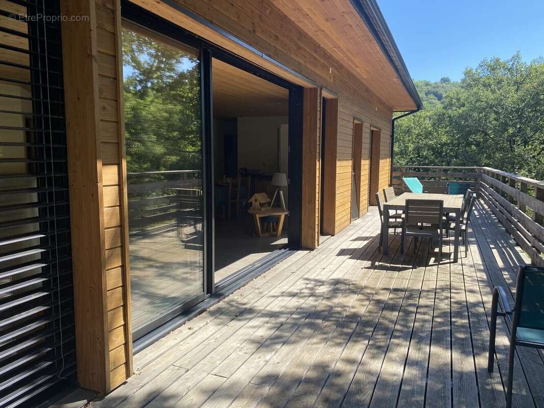 Maison à SAINT-JULIEN-DU-SERRE