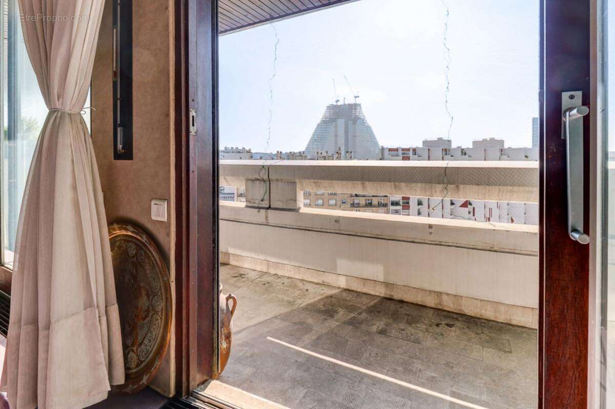 Appartement à PARIS-15E