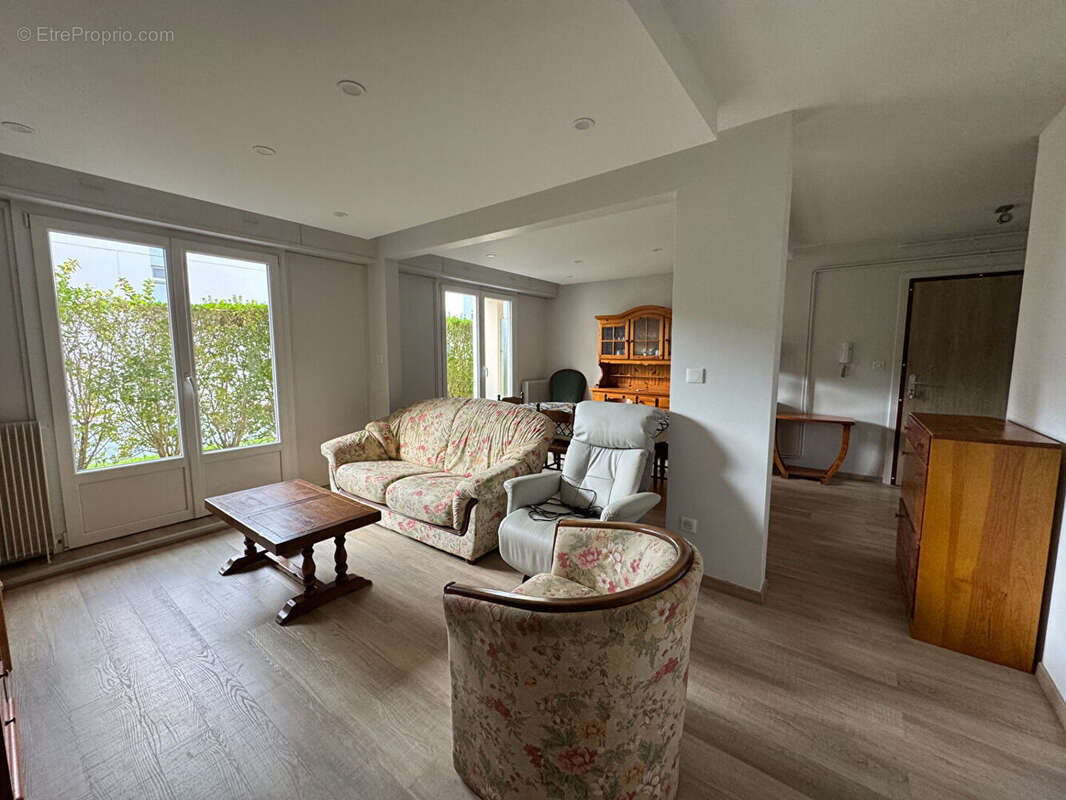 Appartement à MONTMOROT