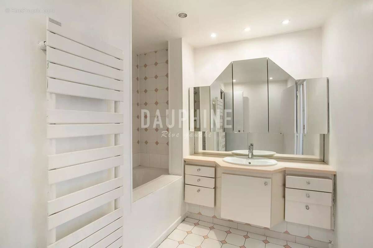 Appartement à PARIS-7E