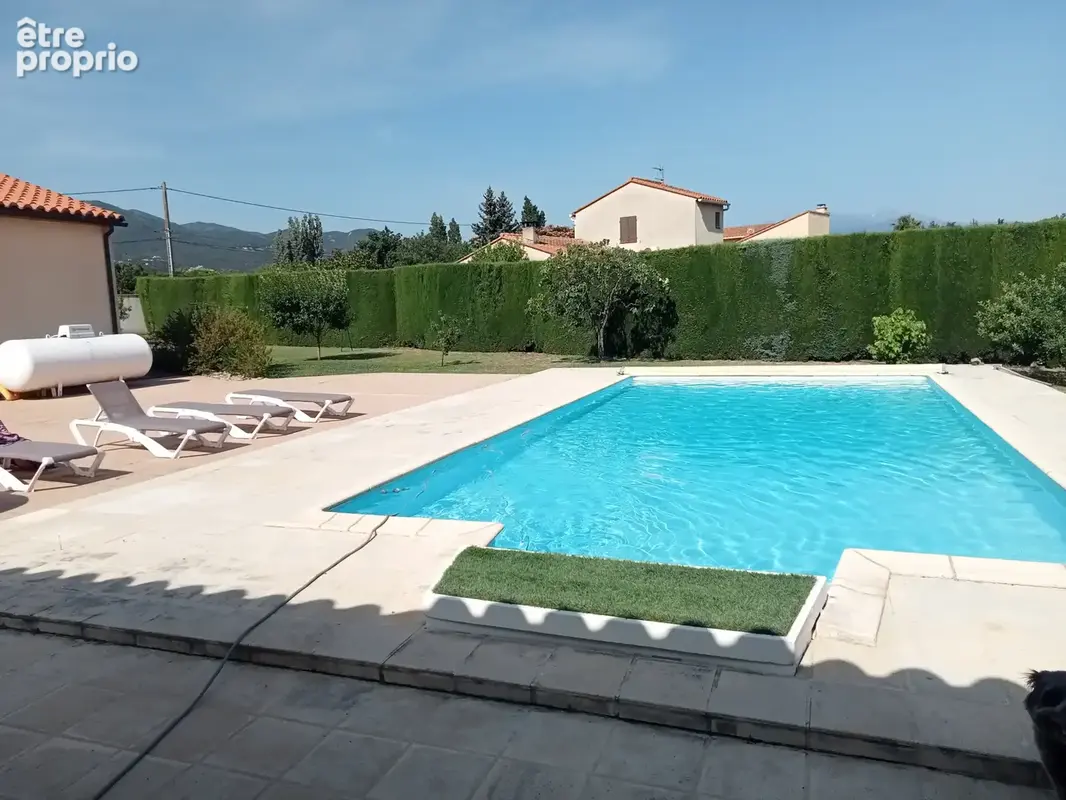 Beau terrain à construire, avec habitation et grande piscine - photo 10