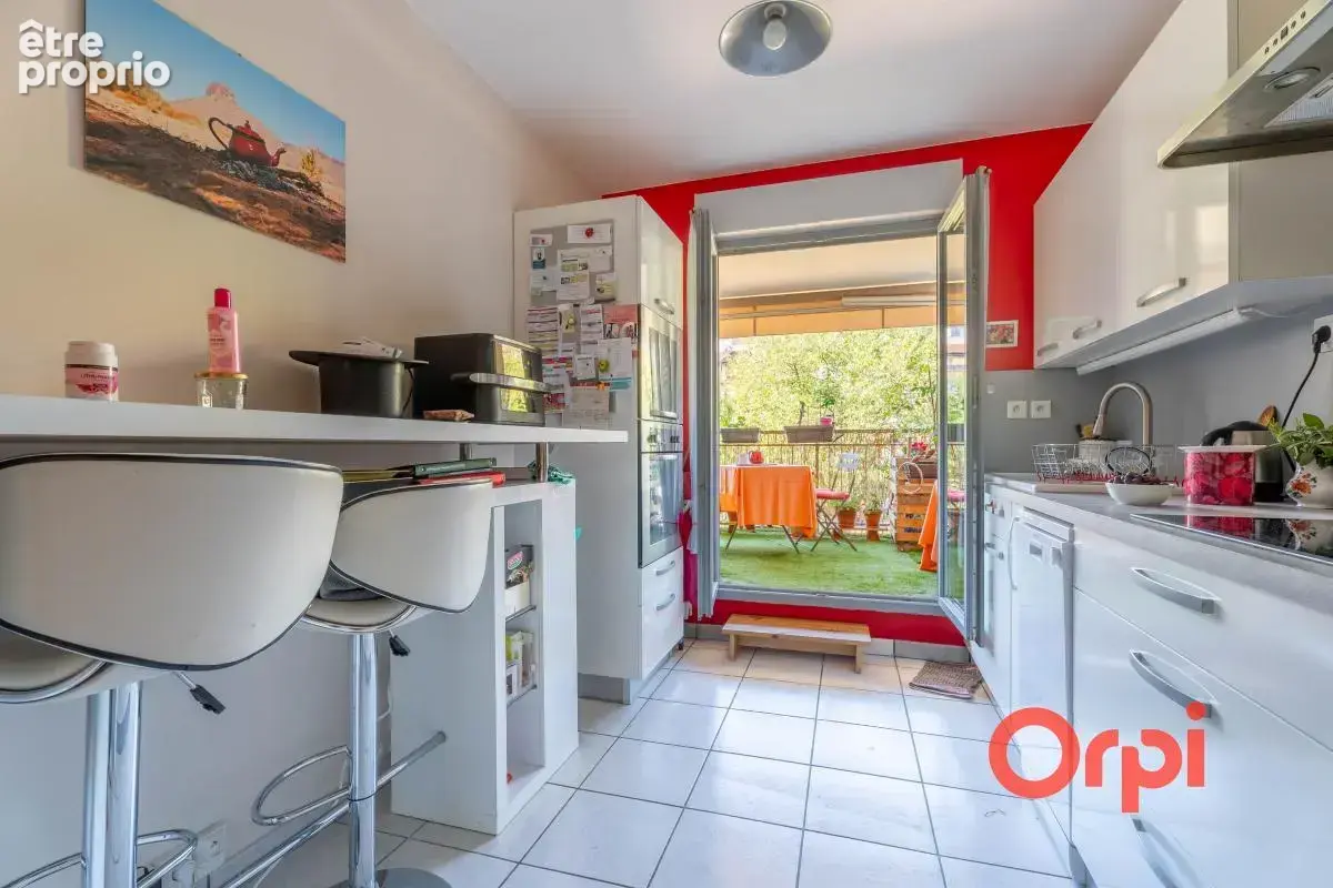 Appartement en parfait état avec terrasse et garage - photo 4