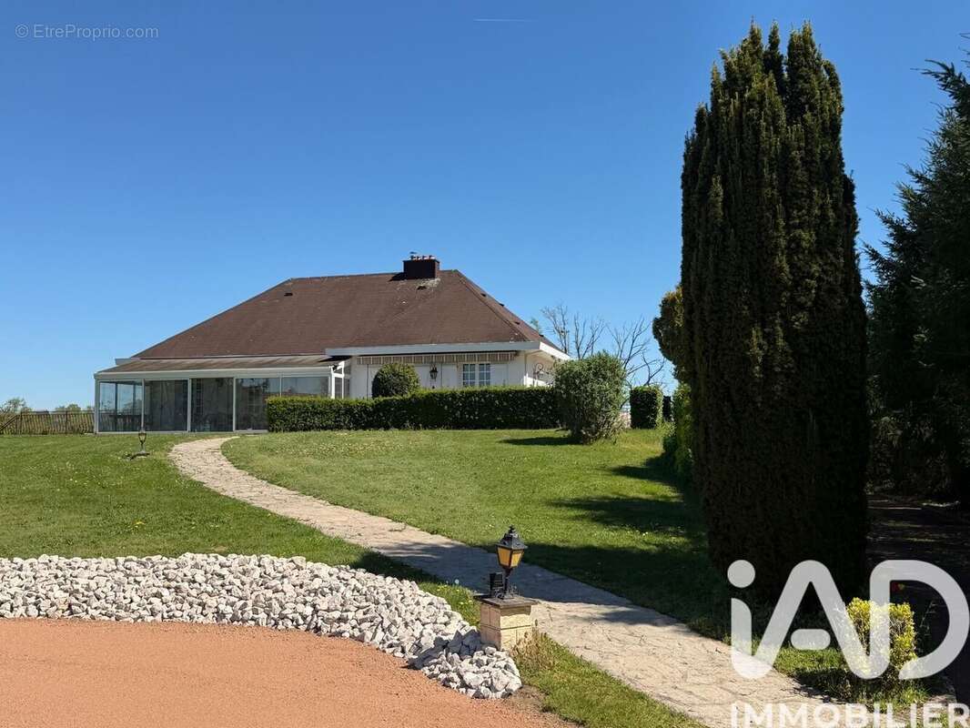 Photo 3 - Maison à SAINT-YAN