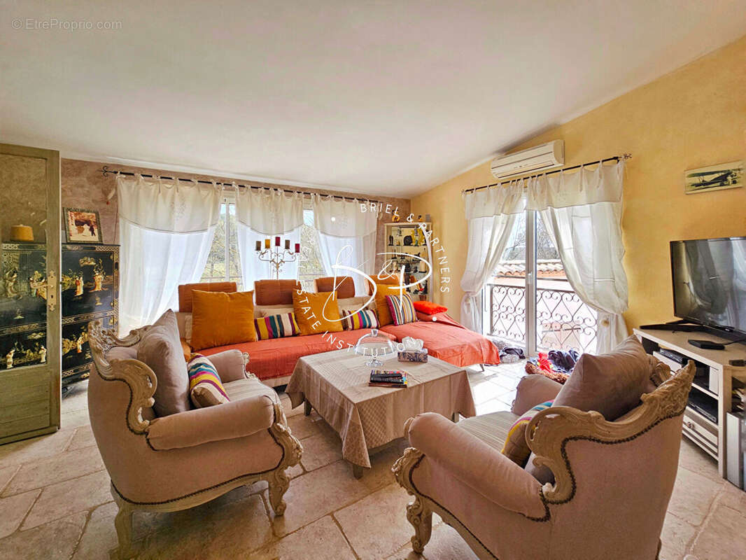 Maison à ENTRECASTEAUX