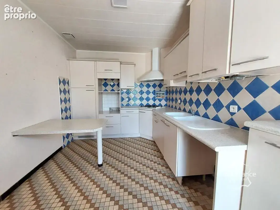Maison de plain-pied 156 m2   Beau potentiel et nombreuses p - photo 2
