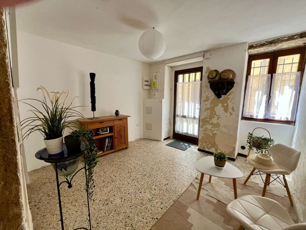 Maison de village en pierre – 101 m² – cœur de Remoulins - photo 2