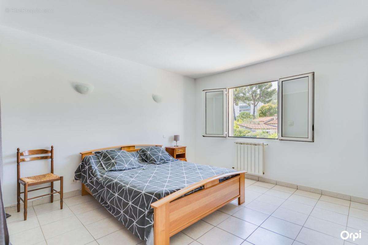 Maison familiale de 205 m² avec piscine – La Ciotat - photo 14