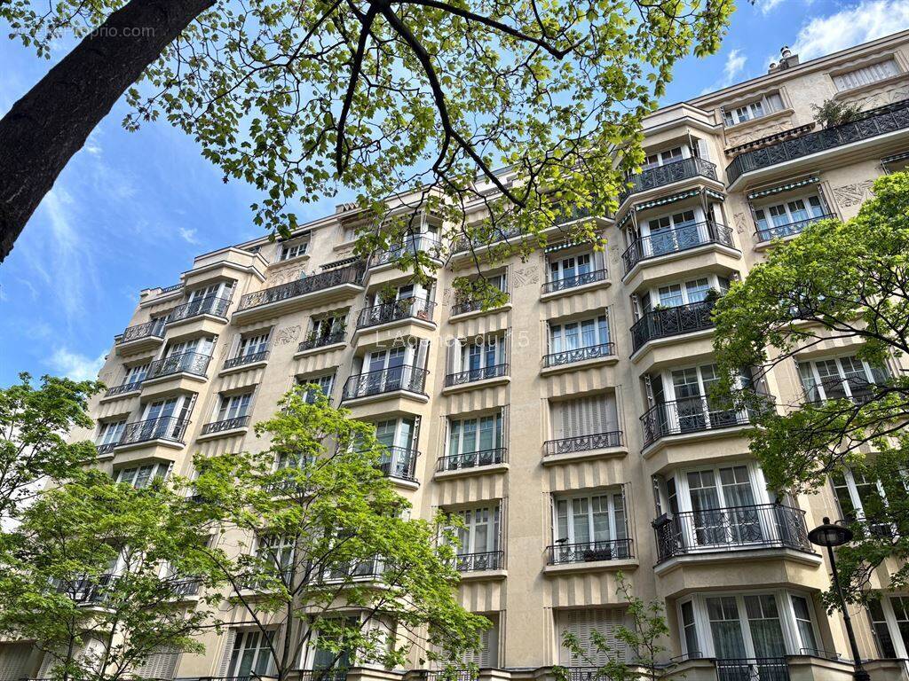 Appartement à PARIS-16E