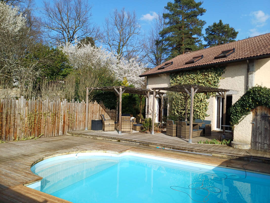 Maison à ESCOUTOUX
