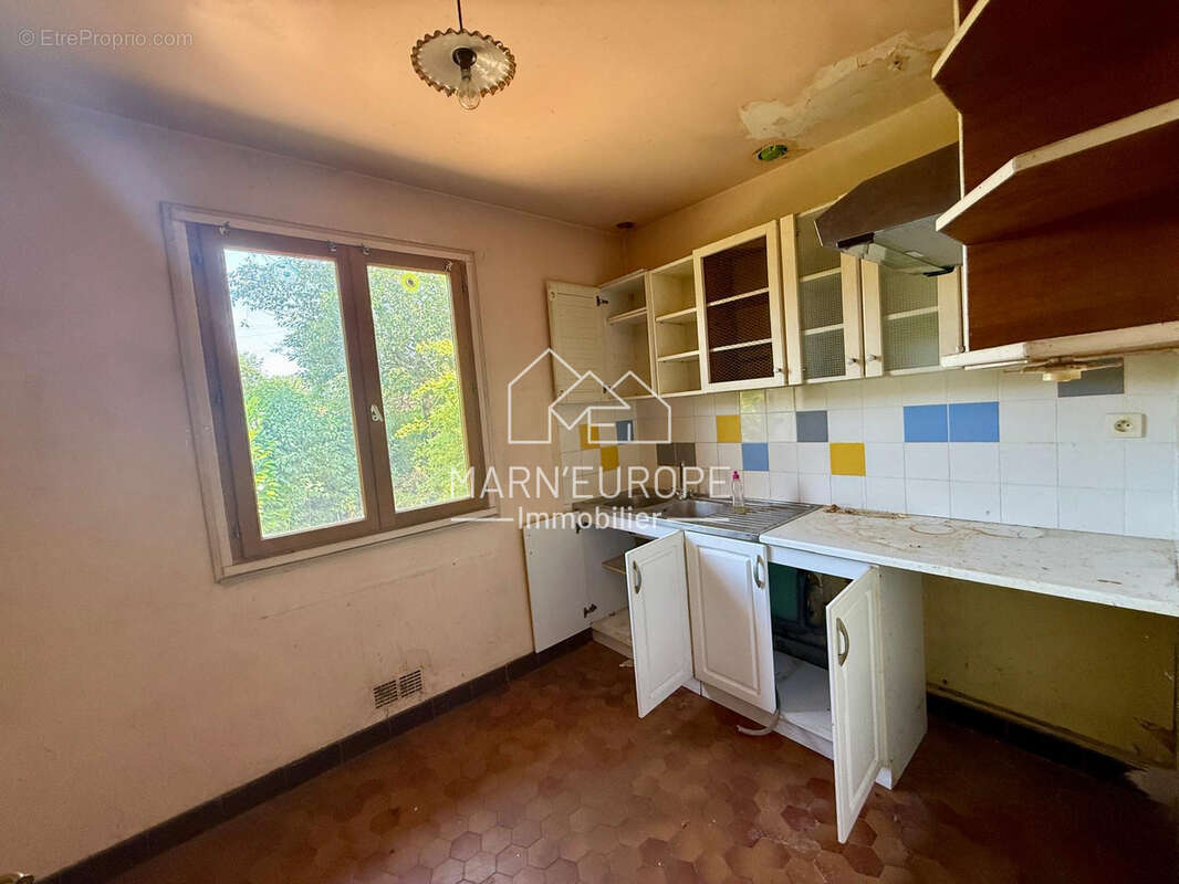 Maison de plain-pied à rénover   fort potentiel ! - photo 3