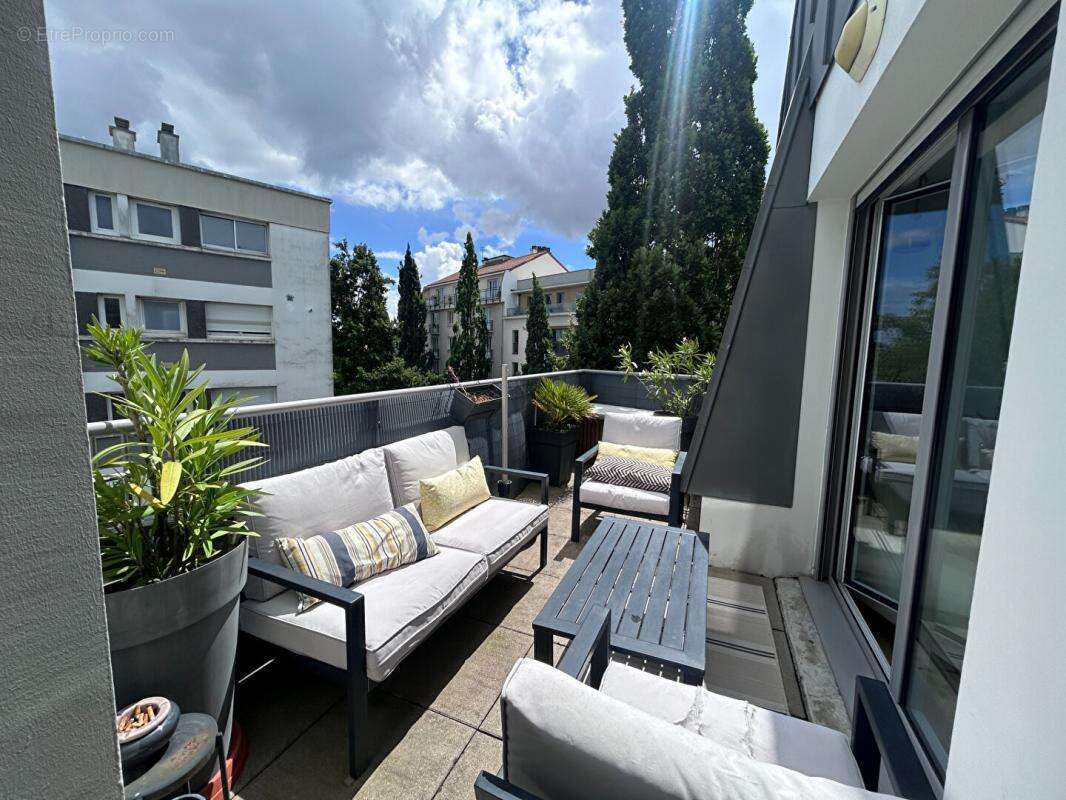 Rond point de Rennes - T3 de standing avec terrasse, garage fermé et cave  Résidence récente - photo 2